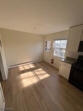 406 Pitney Pl in Morristown, NJ - Building Photo - Building Photo
