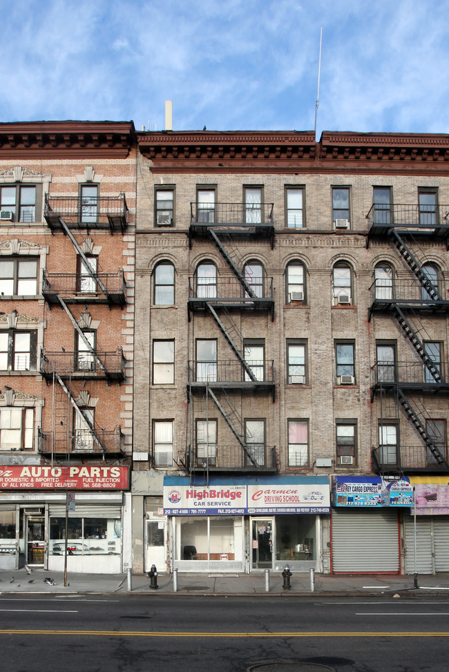 2402 Amsterdam Ave in New York, NY - Foto de edificio - Building Photo