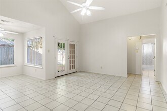 9811 Mill Shadow Dr in Houston, TX - Building Photo - Building Photo