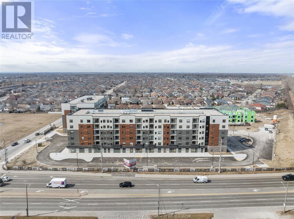 4775 Walker Rd in Windsor, ON - Building Photo