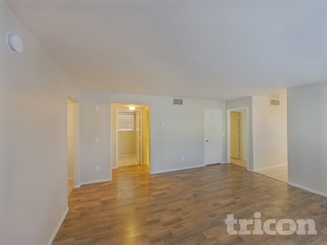 6131 Daisy Petal St in Las Vegas, NV - Building Photo - Building Photo