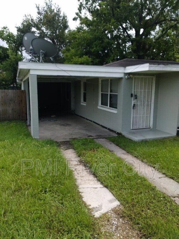 5048 Broadway Ave in Jacksonville, FL - Building Photo - Building Photo