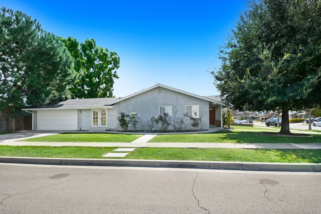 7121 Napa Ave in Rancho Cucamonga, CA - Building Photo