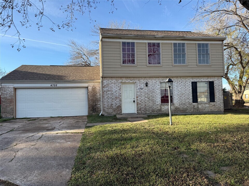 4702 Ridgemar Cir in Houston, TX - Building Photo