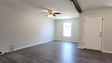 3927 Emerald Dr in Mesquite, TX - Building Photo - Building Photo