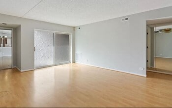 5357 N East River Rd in Chicago, IL - Building Photo - Building Photo