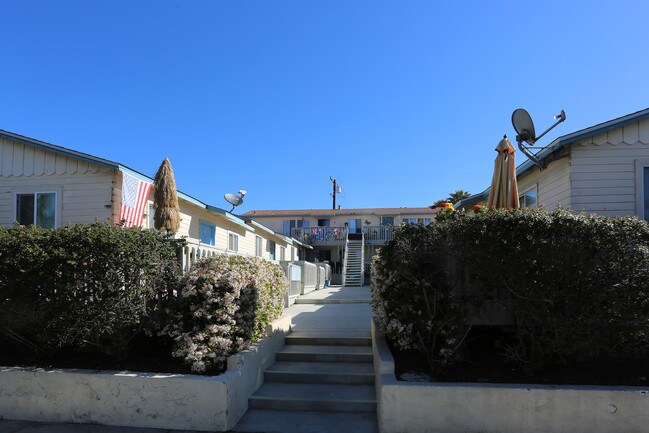 920 S Pacific St in Oceanside, CA - Building Photo - Building Photo