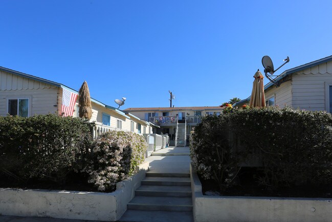 920 S Pacific St in Oceanside, CA - Foto de edificio - Building Photo