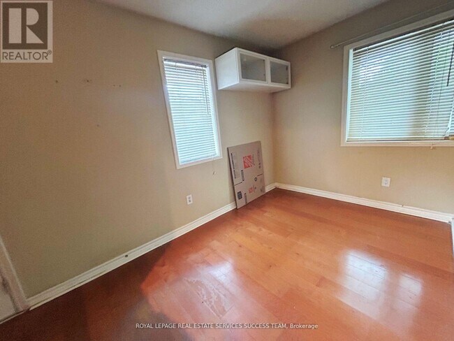 101 Bristol Rd E in Mississauga, ON - Building Photo - Building Photo