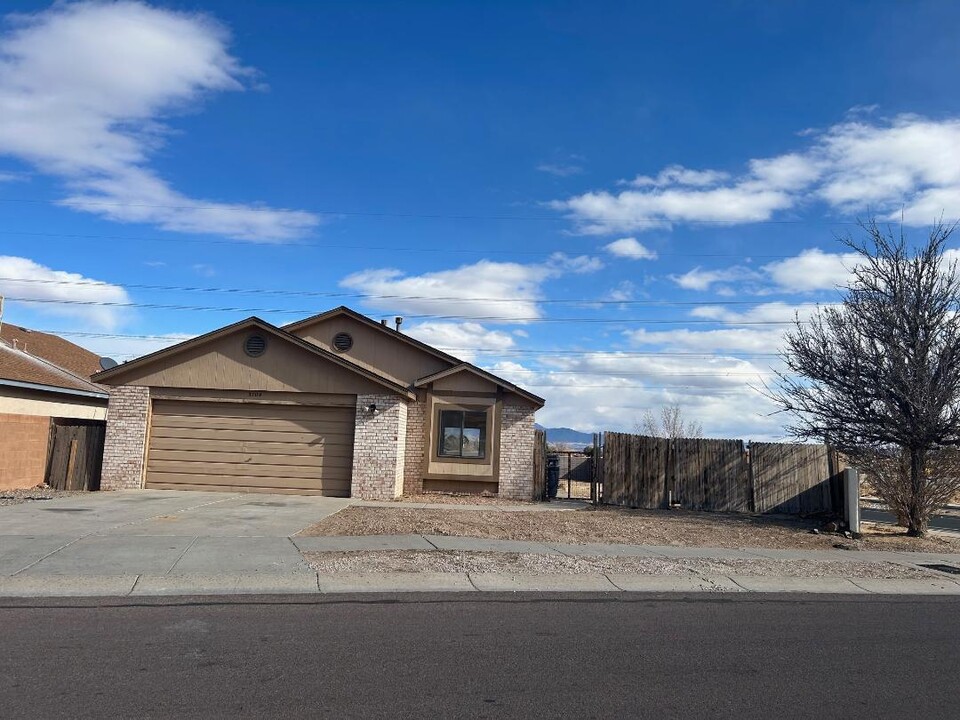 3104 Todos Santos St NW in Albuquerque, NM - Building Photo