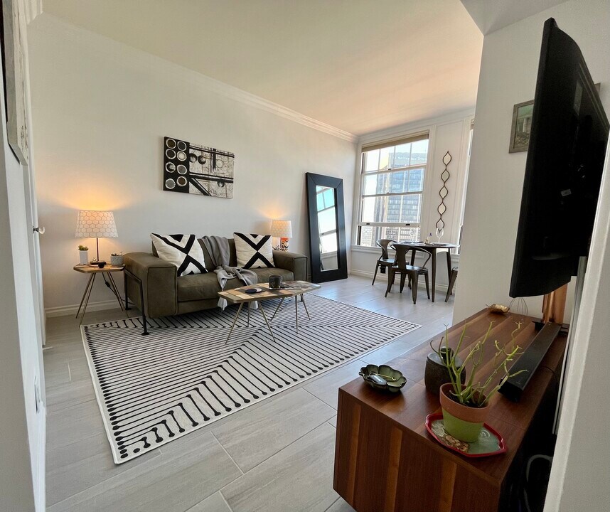 702 Ash St, Unit 500 in San Diego, CA - Building Photo
