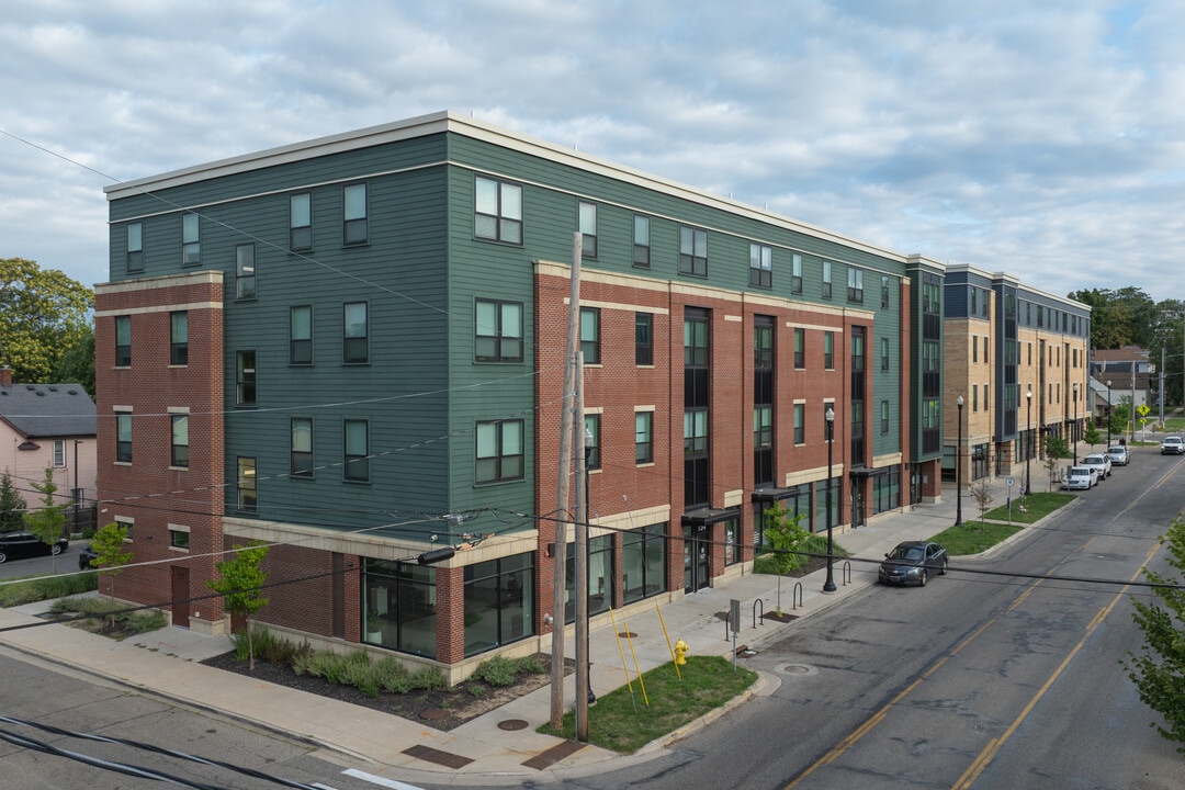 Steepleview in Grand Rapids, MI - Building Photo