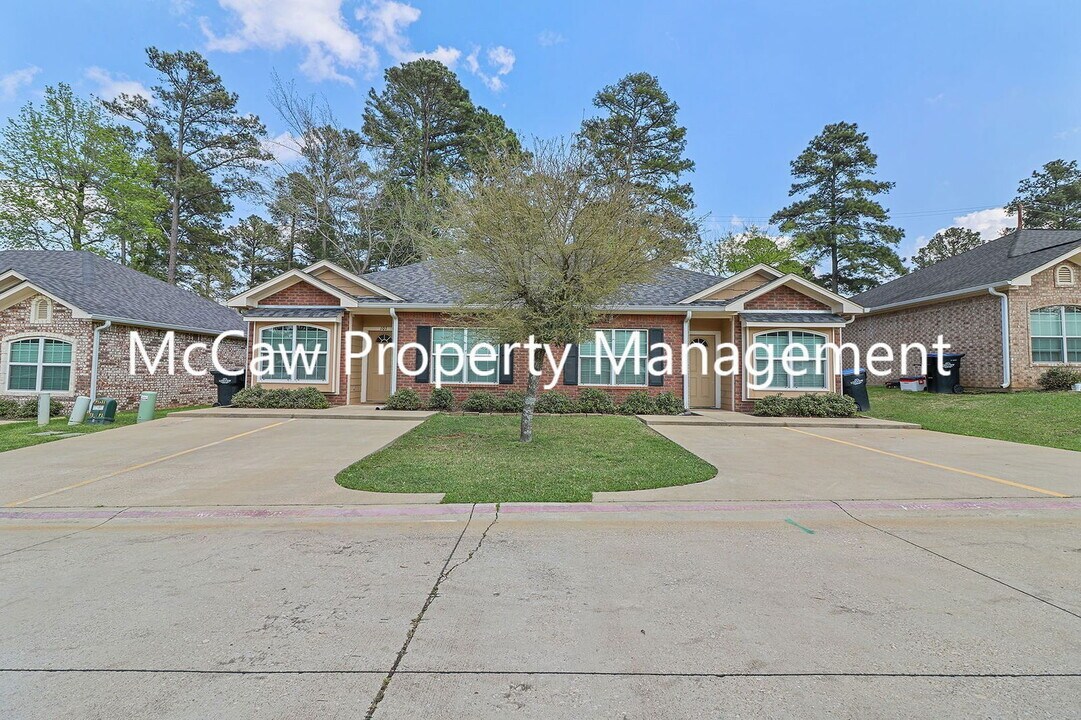 1612 Stanley Drive in Longview, TX - Building Photo