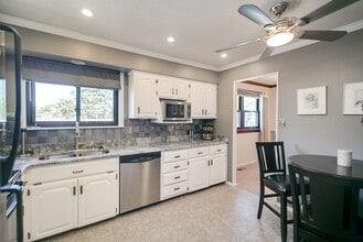 2711 Sky Hill Ct in St. Louis, MO - Foto de edificio - Building Photo