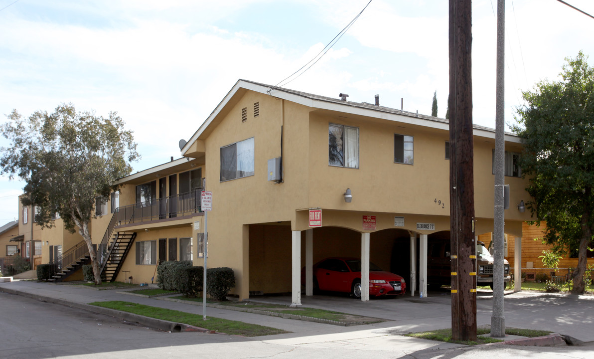 492 Walnut Ave in Long Beach, CA - Building Photo