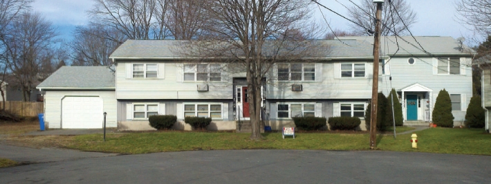 48 Elmview Cir in Waterbury, CT - Building Photo