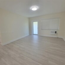2140 Biarritz Dr-Unit -4 in Miami Beach, FL - Building Photo - Building Photo
