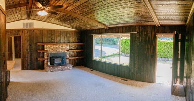 2477 Connecticut Ave in North Bend, OR - Building Photo - Building Photo