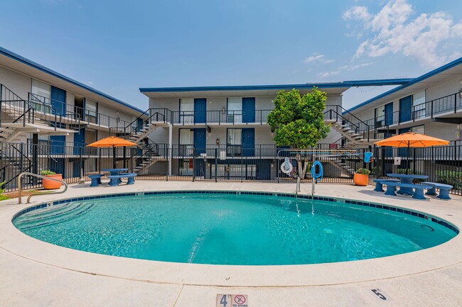 Mark at 87 Apartments in Mesa, AZ - Foto de edificio - Building Photo