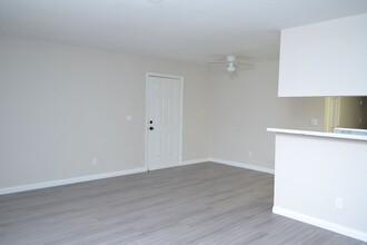 5285 Retablo Ave in Las Vegas, NV - Building Photo - Building Photo