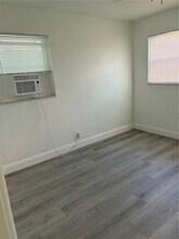 11425 1st St E in Treasure Island, FL - Building Photo - Building Photo