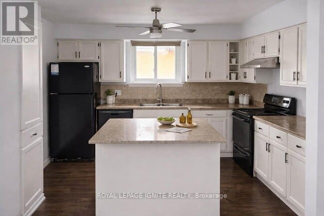 22 Billingsgate Crescent in Ajax, ON - Building Photo - Building Photo