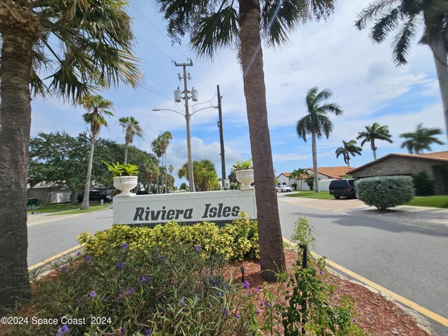 1675 E Riviera Dr in Merritt Island, FL - Building Photo - Building Photo