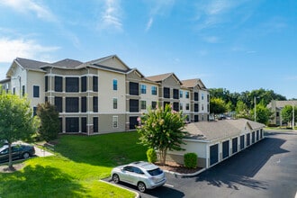 Valrico Station in Valrico, FL - Foto de edificio - Building Photo