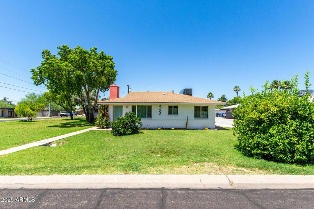 6202 N 14th St in Phoenix, AZ - Building Photo