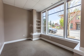 Beranger Condominiums in Gresham, OR - Building Photo - Building Photo