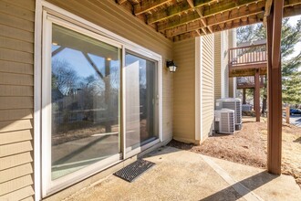 184 Bishops Forest Dr in Waltham, MA - Building Photo - Building Photo