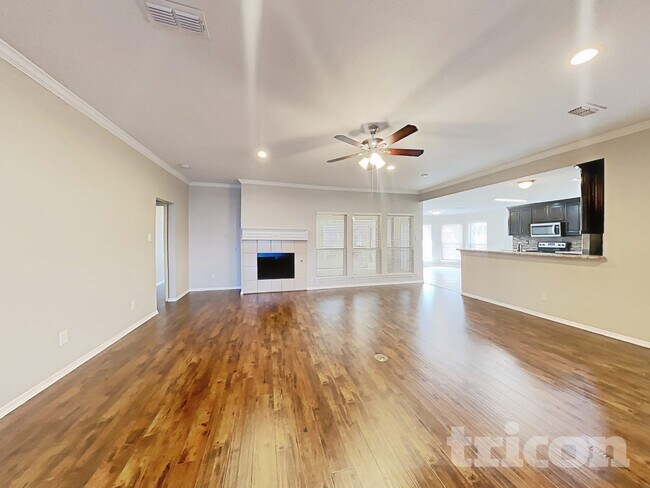 5004 Saddlehorn Dr in Arlington, TX - Foto de edificio - Building Photo