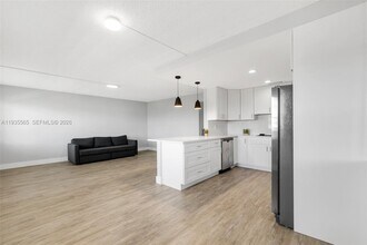 4025 Yarmouth E in Boca Raton, FL - Building Photo - Building Photo