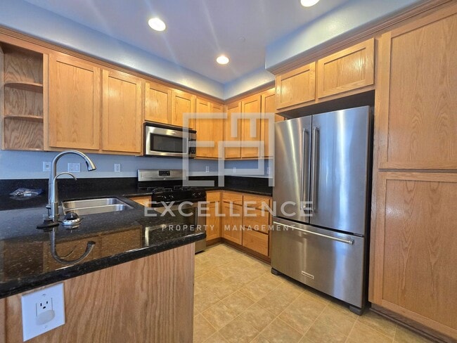528 Almaden Walk Loop in San Jose, CA - Building Photo - Building Photo