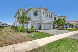 10033 Heron Flock Dr in Palm Beach Gardens, FL - Building Photo - Building Photo