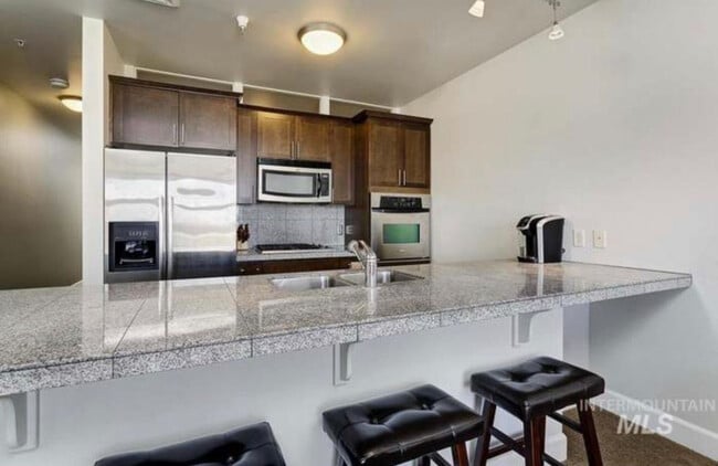 property at 406 S 13th St