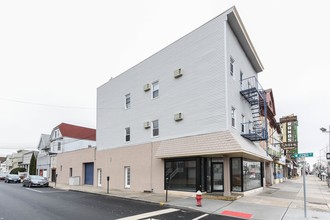 494 Avenue C in Bayonne, NJ - Foto de edificio - Building Photo