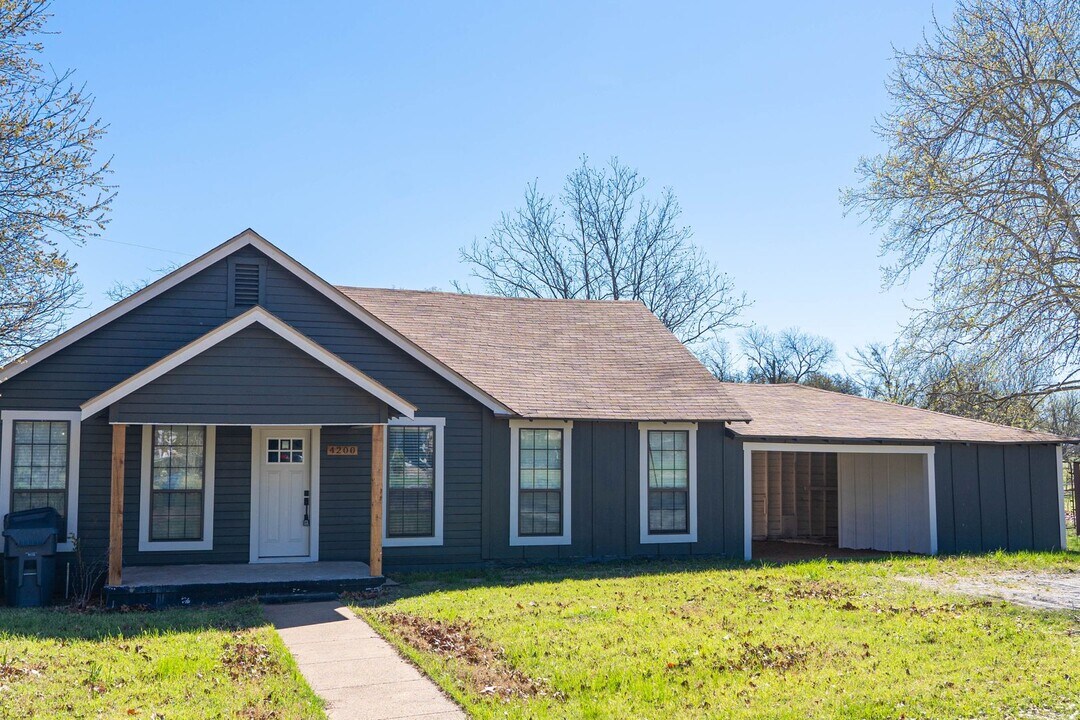 4200 Valview Dr in Waco, TX - Building Photo