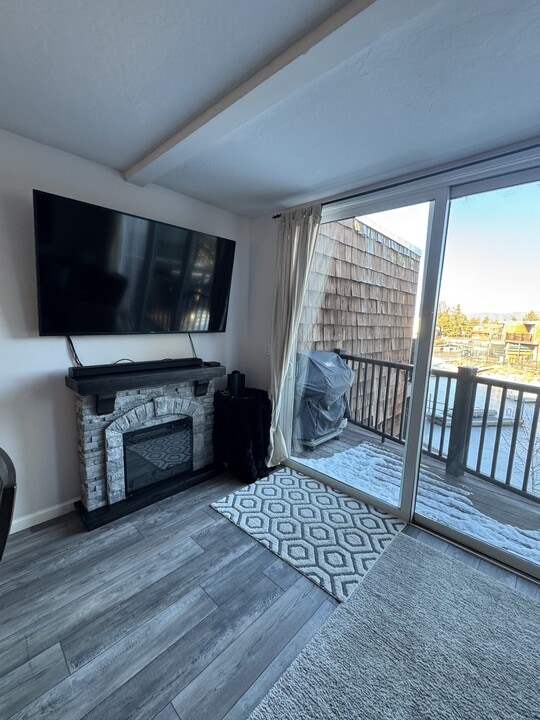 2071 Venice Dr in South Lake Tahoe, CA - Building Photo