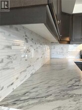 944 Balsam Ct in Milton, ON - Building Photo - Building Photo