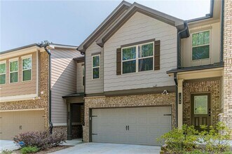 1380 Sugar Glen Ct in Lawrenceville, GA - Foto de edificio - Building Photo