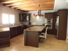 7390 SW 99th St in Miami, FL - Building Photo - Building Photo