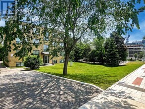 9901-9901 Yonge St in Richmond Hill, ON - Building Photo - Building Photo