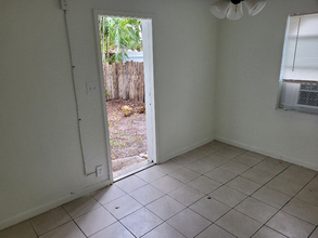 6325 Buchanan St in Hollywood, FL - Building Photo - Building Photo