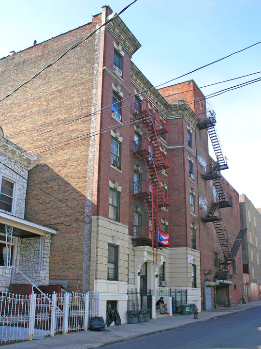 2485 Elm Place in Bronx, NY - Building Photo