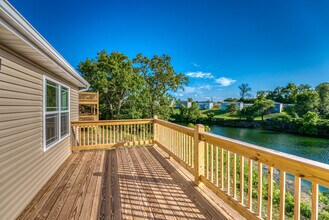 204 E Sunset Cove Ln in Branson, MO - Building Photo - Building Photo