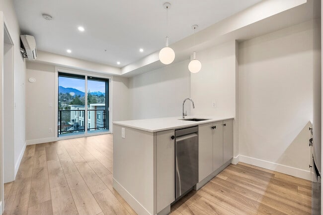 45511-45511 Campus Dr in Chilliwack, BC - Foto de edificio - Building Photo