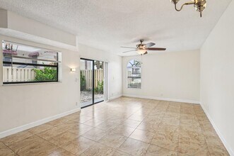 4075 Village Dr in Delray Beach, FL - Building Photo - Building Photo