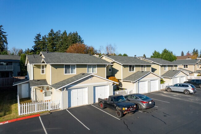 Lakeside Townhomes in Milton, WA - Building Photo - Building Photo