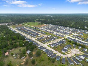 17038 Marie Vlg Dr in Conroe, TX - Building Photo - Building Photo